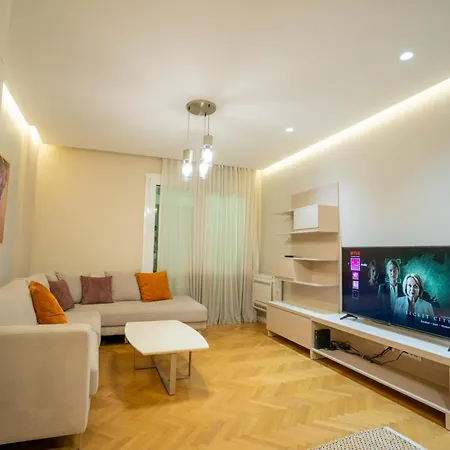 Center Liv * Τίρανα